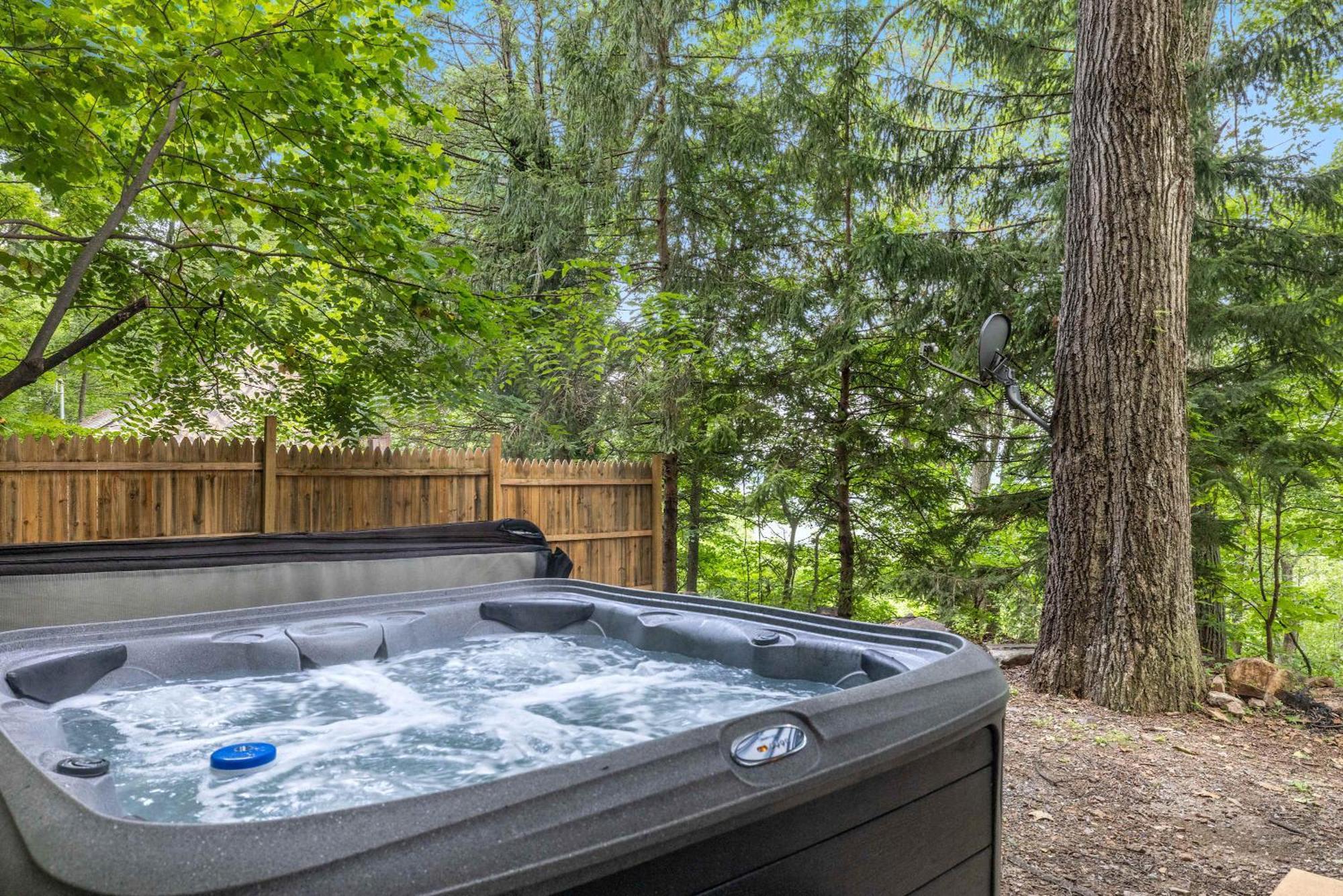 Modern Mountain Cottage W Hot Tub, Fire Pit, Wifi Inwood エクステリア 写真